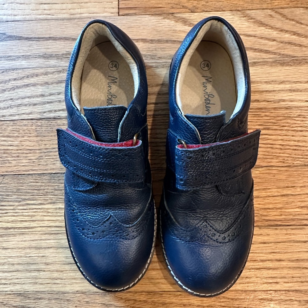 Boys navy mini Boden dress shoes size 34